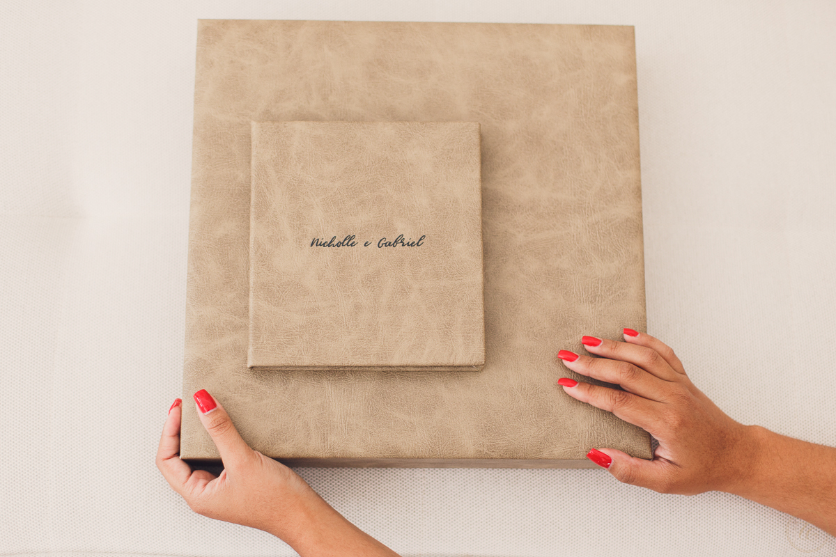 álbum 30x30, em couro, fotografia de casamento em vila velha es, álbum em laminação UV, ideia para lâminas de álbum, álbum encadernado de alta qualidade