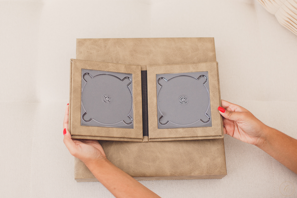 álbum 30x30, em couro, fotografia de casamento em vila velha es, álbum em laminação UV, ideia para lâminas de álbum, álbum encadernado de alta qualidade