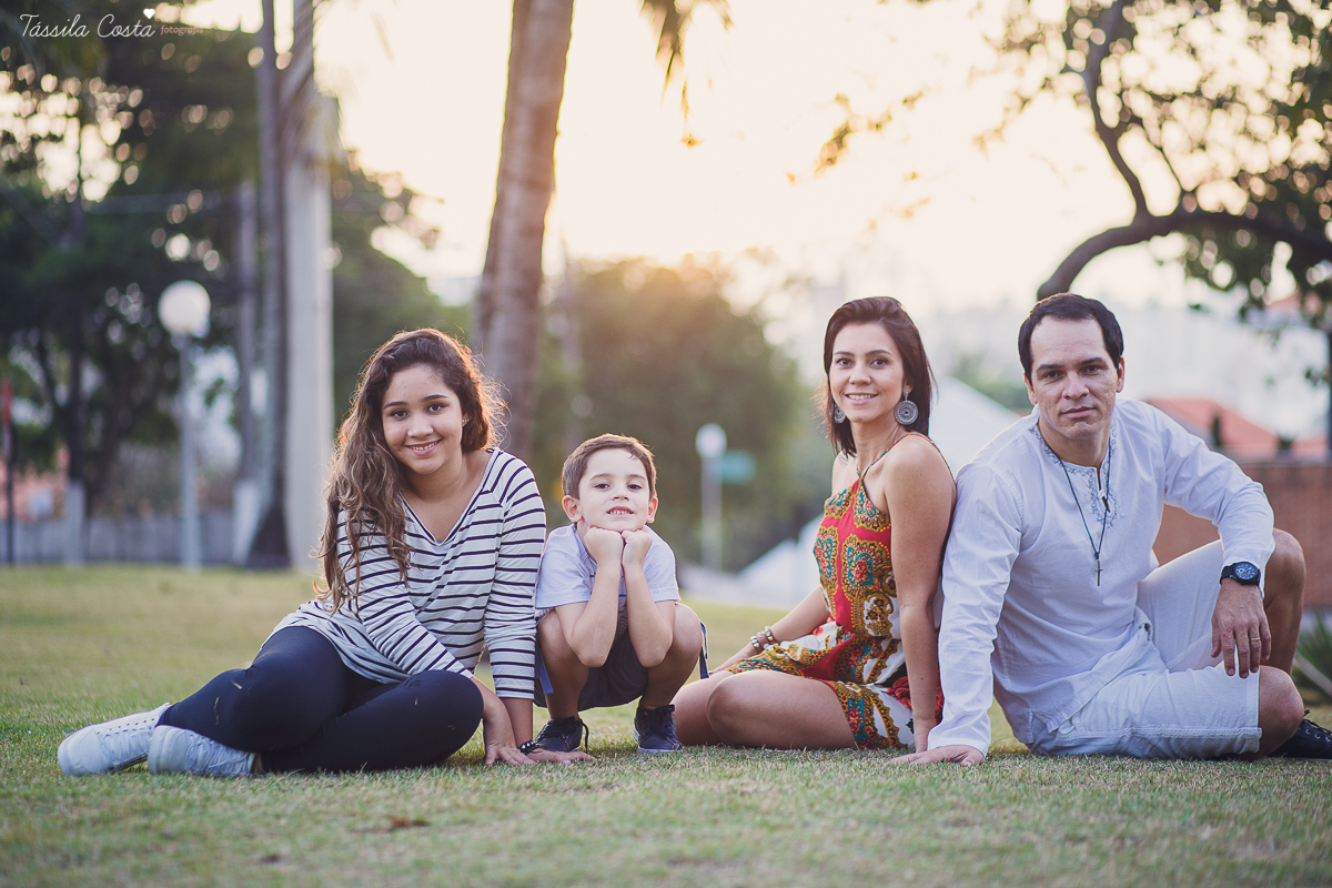 ensaio fotográfico em família, realizado na Ilha do Frade, pela fotógrafa tássila costa, numa tarde de sol linda. Família que ama fotos quis fazer um ensaio fotográfico para registrar o ano de 2016 que foi especia