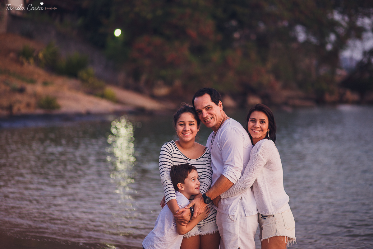 ensaio fotográfico em família, realizado na Ilha do Frade, pela fotógrafa tássila costa, numa tarde de sol linda. Família que ama fotos quis fazer um ensaio fotográfico para registrar o ano de 2016 que foi especia