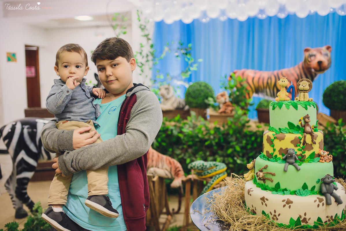 festa linda para o otávio, que completou 1 ano de vida, e comemorou com amigos e familiares no cerimonial infantil em jardim da penha, pirlim pim lim, fotografia de tássila costa fotografia, festa de menino com o tema safari, festa dos sonho