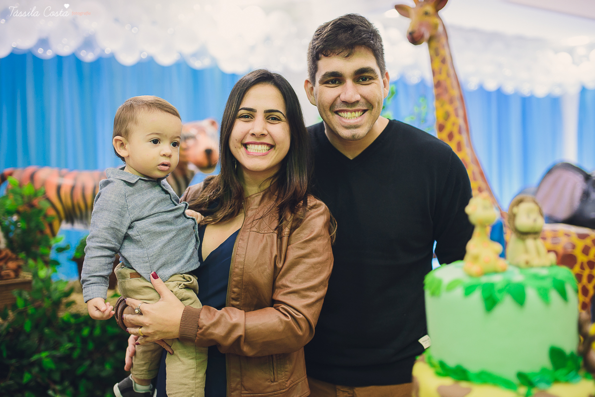 festa linda para o otávio, que completou 1 ano de vida, e comemorou com amigos e familiares no cerimonial infantil em jardim da penha, pirlim pim lim, fotografia de tássila costa fotografia, festa de menino com o tema safari, festa dos sonho