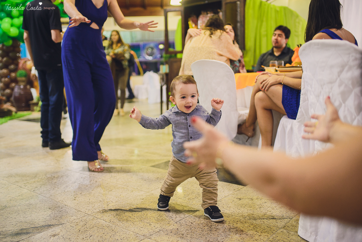 festa linda para o otávio, que completou 1 ano de vida, e comemorou com amigos e familiares no cerimonial infantil em jardim da penha, pirlim pim lim, fotografia de tássila costa fotografia, festa de menino com o tema safari, festa dos sonho
