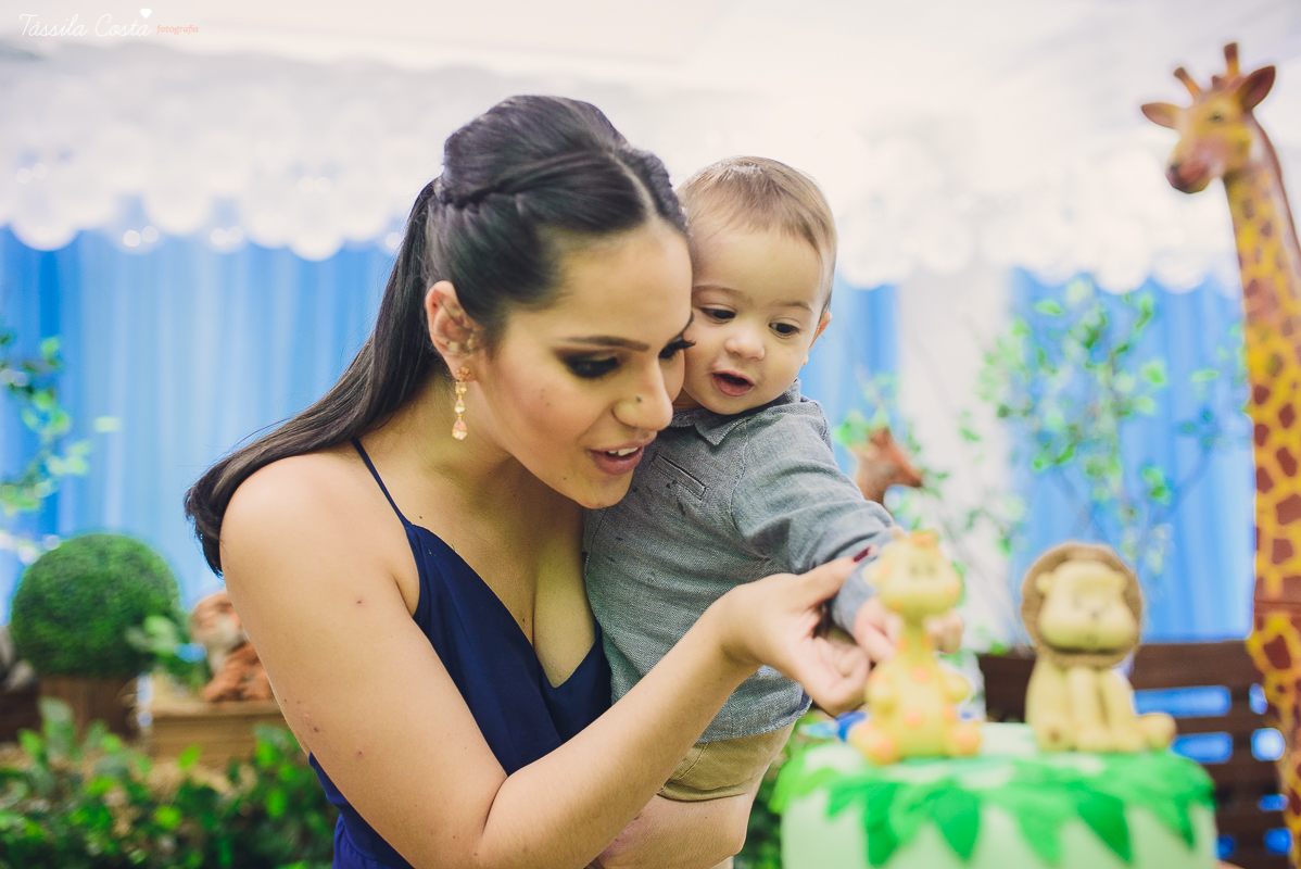 festa linda para o otávio, que completou 1 ano de vida, e comemorou com amigos e familiares no cerimonial infantil em jardim da penha, pirlim pim lim, fotografia de tássila costa fotografia, festa de menino com o tema safari, festa dos sonho