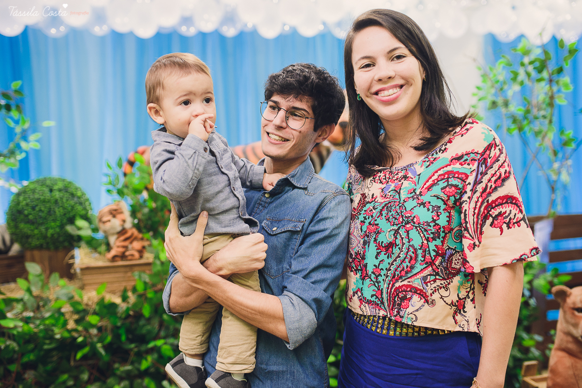 festa linda para o otávio, que completou 1 ano de vida, e comemorou com amigos e familiares no cerimonial infantil em jardim da penha, pirlim pim lim, fotografia de tássila costa fotografia, festa de menino com o tema safari, festa dos sonho