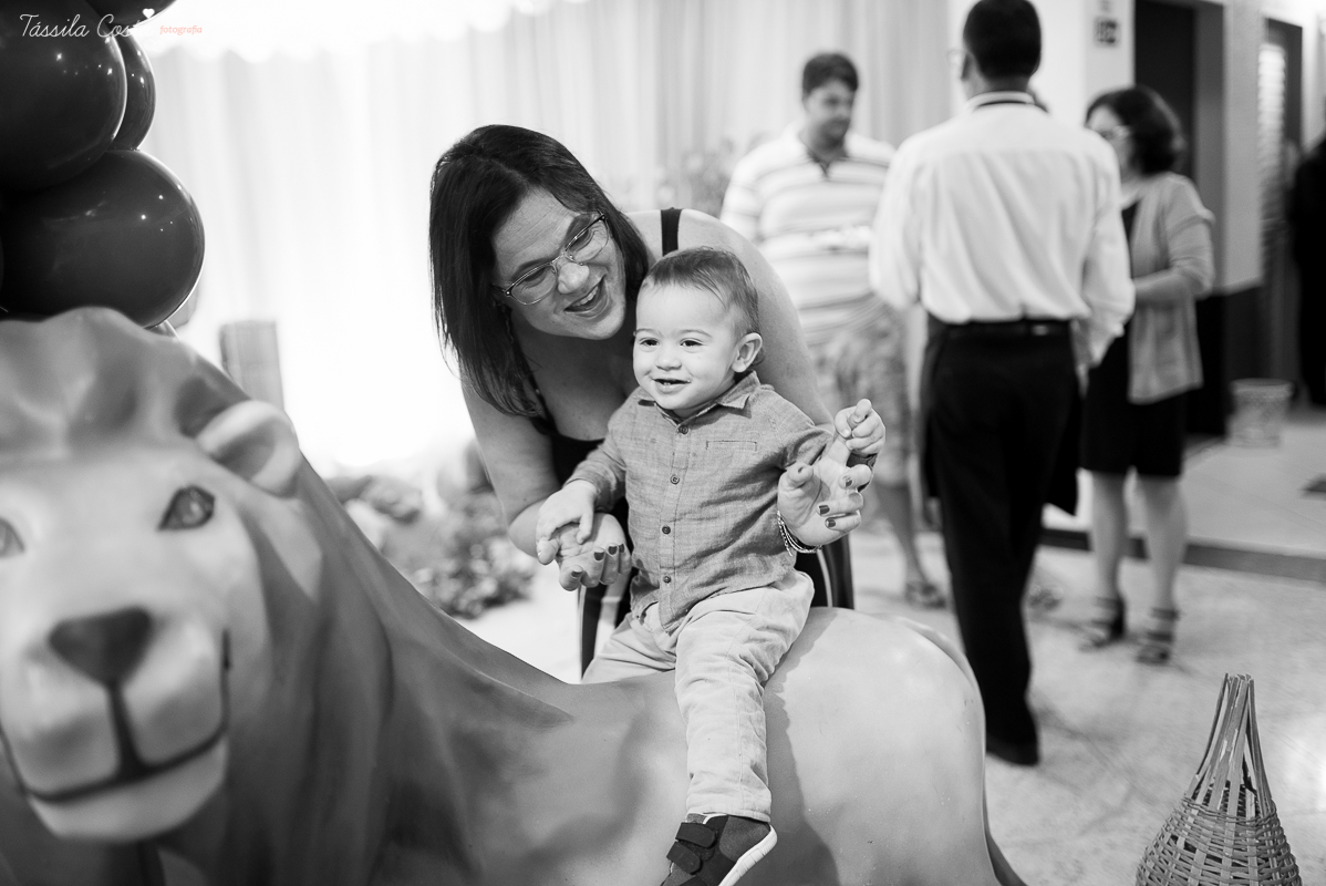 festa linda para o otávio, que completou 1 ano de vida, e comemorou com amigos e familiares no cerimonial infantil em jardim da penha, pirlim pim lim, fotografia de tássila costa fotografia, festa de menino com o tema safari, festa dos sonho