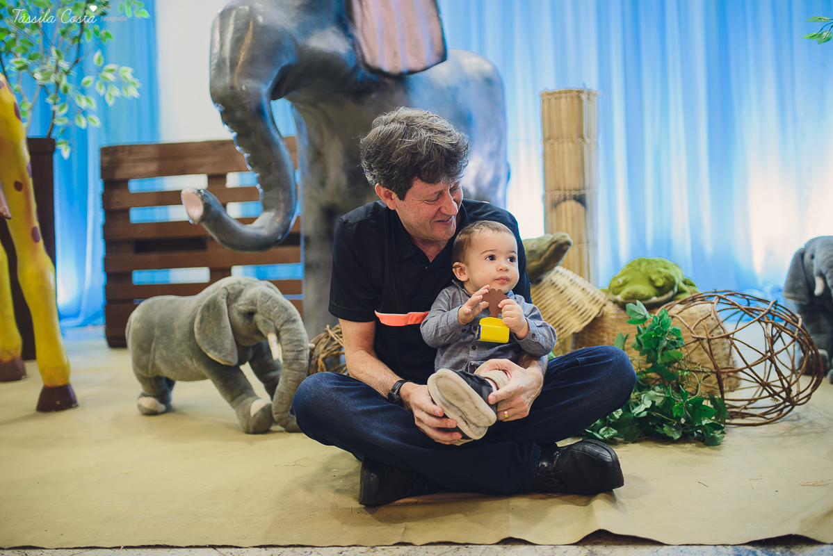 festa linda para o otávio, que completou 1 ano de vida, e comemorou com amigos e familiares no cerimonial infantil em jardim da penha, pirlim pim lim, fotografia de tássila costa fotografia, festa de menino com o tema safari, festa dos sonho