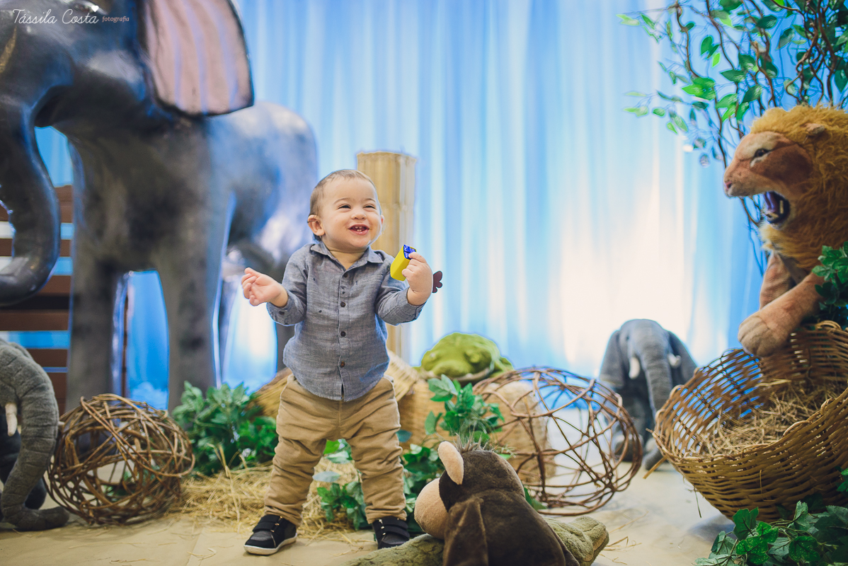 festa linda para o otávio, que completou 1 ano de vida, e comemorou com amigos e familiares no cerimonial infantil em jardim da penha, pirlim pim lim, fotografia de tássila costa fotografia, festa de menino com o tema safari, festa dos sonho