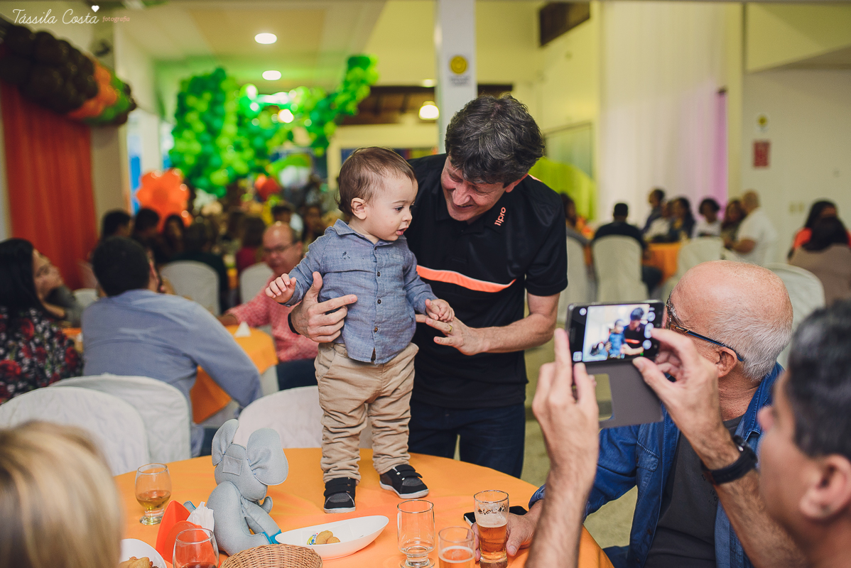 festa linda para o otávio, que completou 1 ano de vida, e comemorou com amigos e familiares no cerimonial infantil em jardim da penha, pirlim pim lim, fotografia de tássila costa fotografia, festa de menino com o tema safari, festa dos sonho