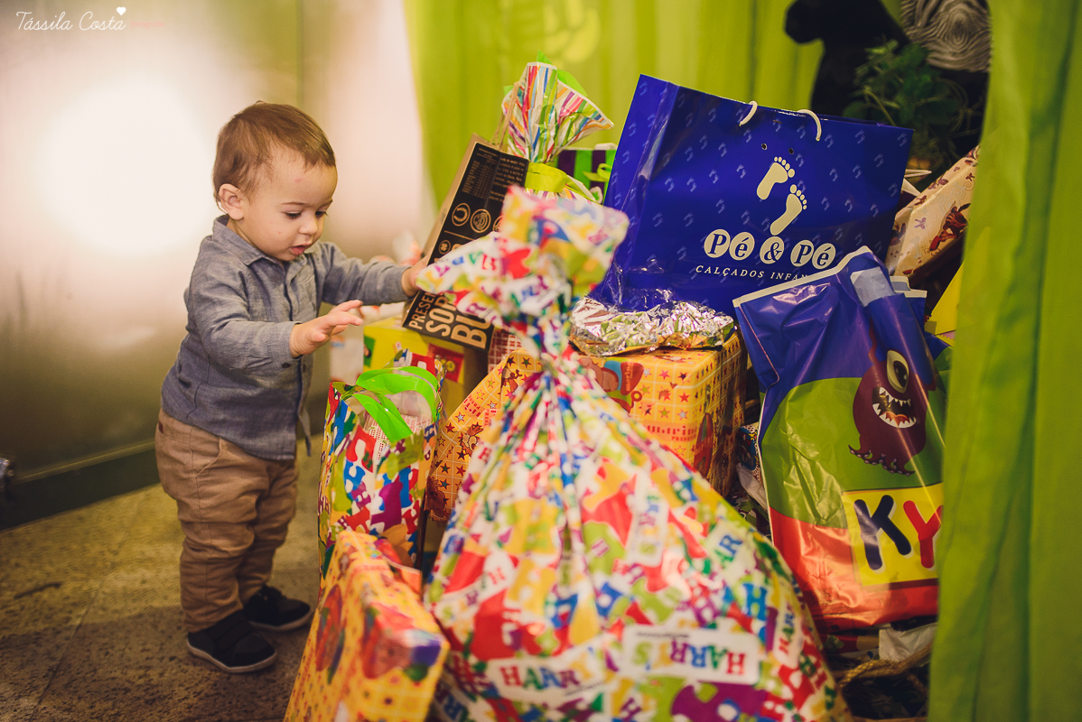 festa linda para o otávio, que completou 1 ano de vida, e comemorou com amigos e familiares no cerimonial infantil em jardim da penha, pirlim pim lim, fotografia de tássila costa fotografia, festa de menino com o tema safari, festa dos sonho