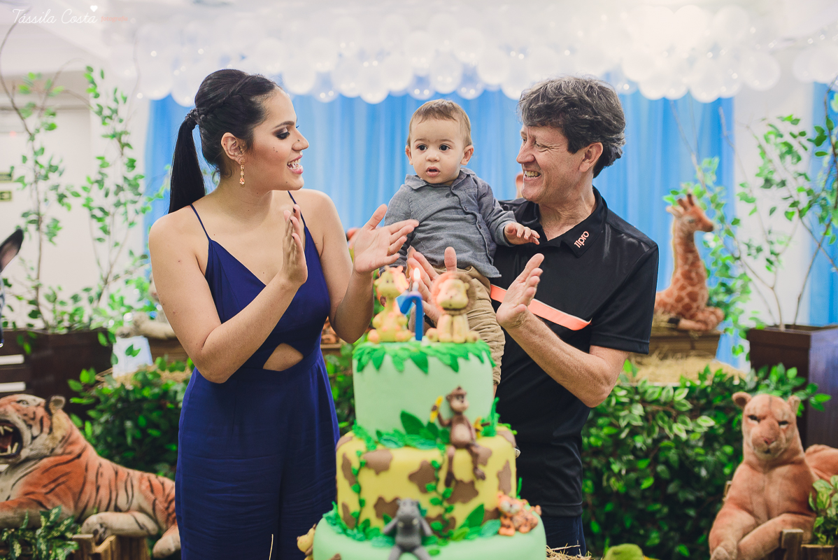 festa linda para o otávio, que completou 1 ano de vida, e comemorou com amigos e familiares no cerimonial infantil em jardim da penha, pirlim pim lim, fotografia de tássila costa fotografia, festa de menino com o tema safari, festa dos sonho