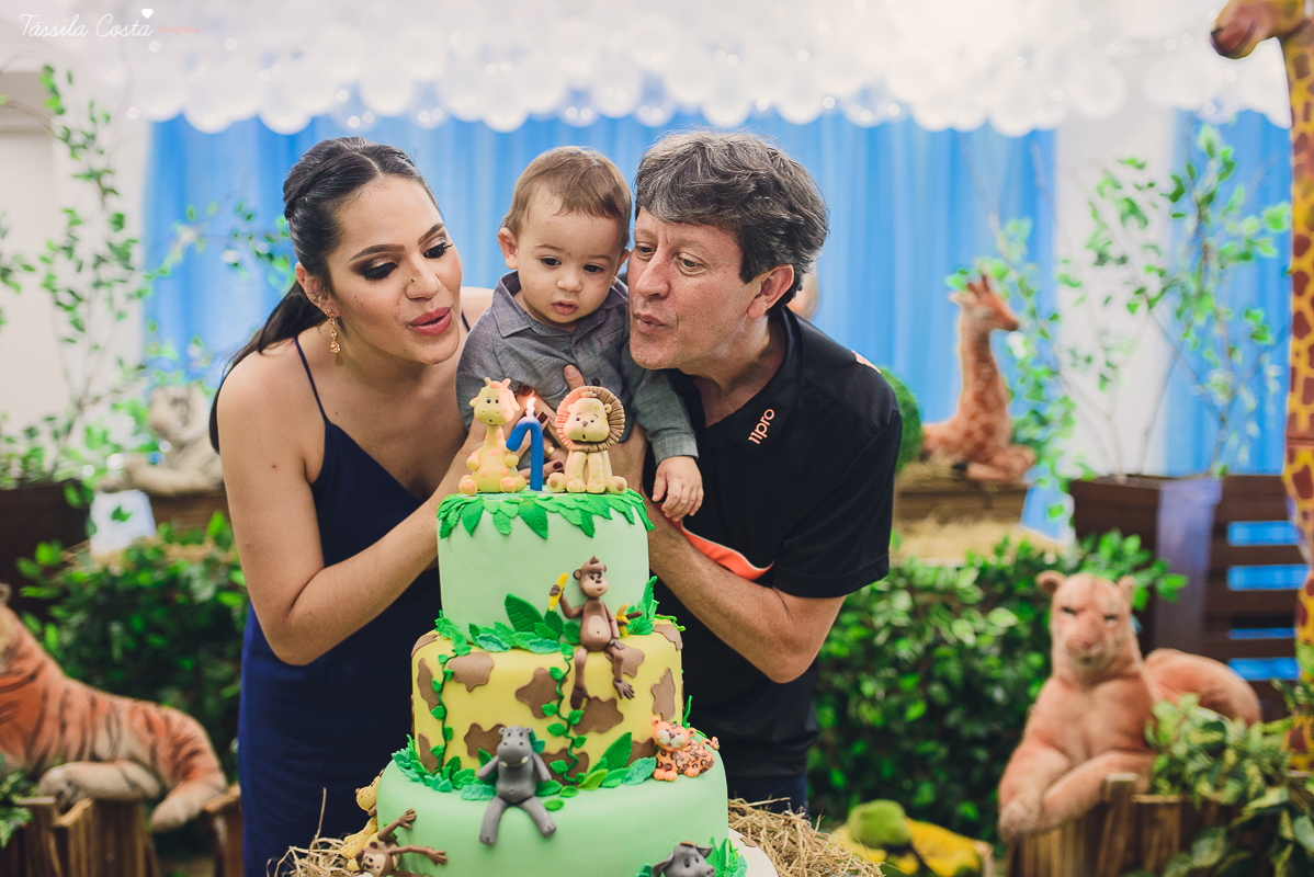 festa linda para o otávio, que completou 1 ano de vida, e comemorou com amigos e familiares no cerimonial infantil em jardim da penha, pirlim pim lim, fotografia de tássila costa fotografia, festa de menino com o tema safari, festa dos sonho