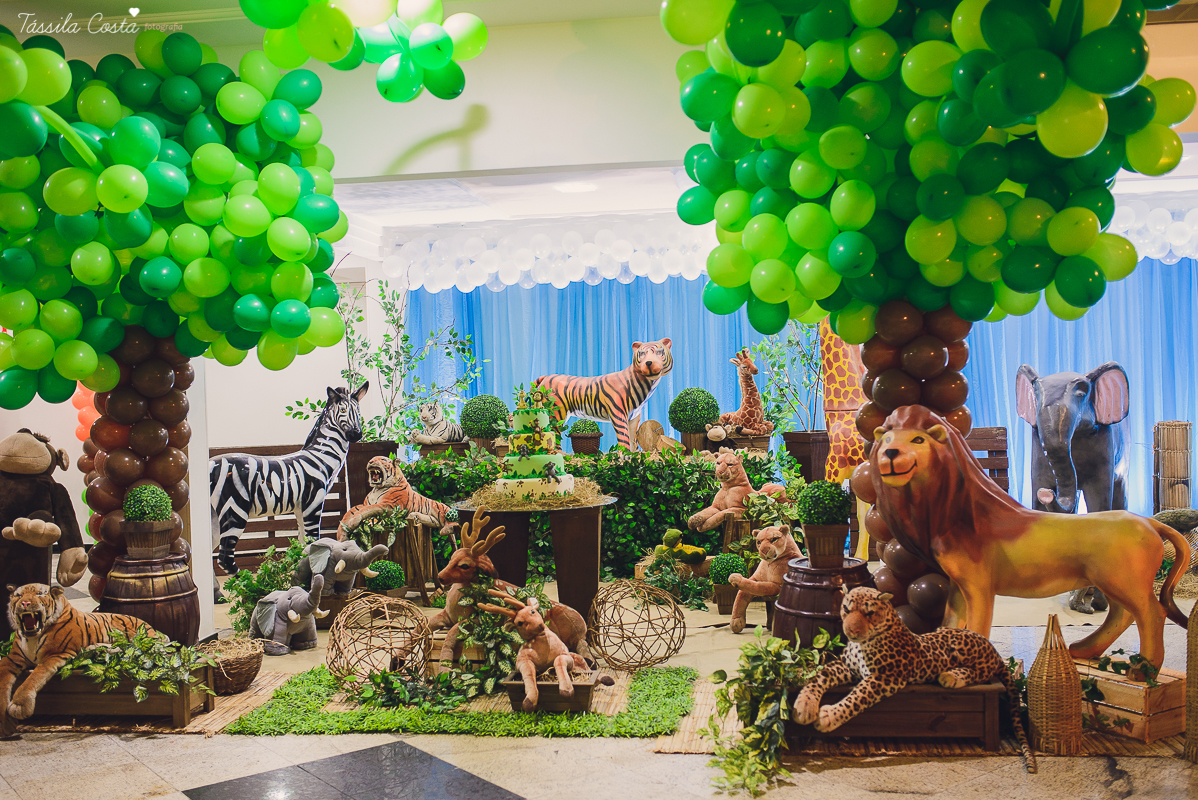 festa linda para o otávio, que completou 1 ano de vida, e comemorou com amigos e familiares no cerimonial infantil em jardim da penha, pirlim pim lim, fotografia de tássila costa fotografia, festa de menino com o tema safari, festa dos sonho