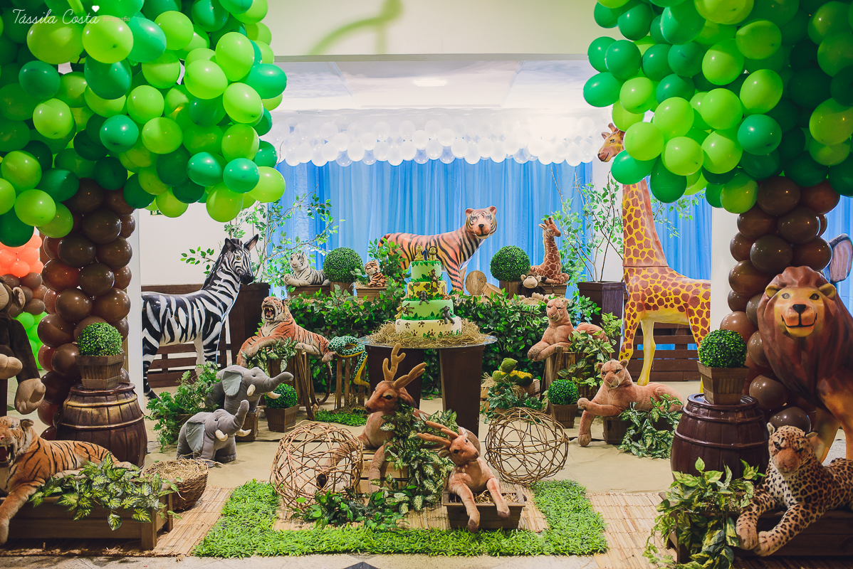 festa linda para o otávio, que completou 1 ano de vida, e comemorou com amigos e familiares no cerimonial infantil em jardim da penha, pirlim pim lim, fotografia de tássila costa fotografia, festa de menino com o tema safari, festa dos sonho