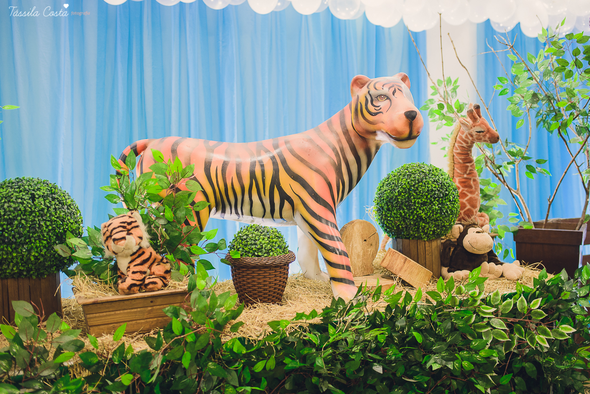 festa linda para o otávio, que completou 1 ano de vida, e comemorou com amigos e familiares no cerimonial infantil em jardim da penha, pirlim pim lim, fotografia de tássila costa fotografia, festa de menino com o tema safari, festa dos sonho