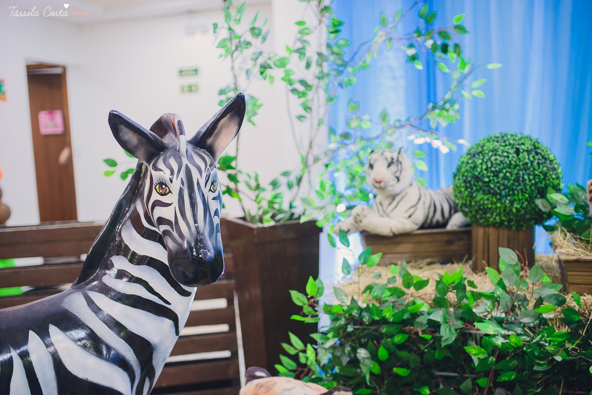 festa linda para o otávio, que completou 1 ano de vida, e comemorou com amigos e familiares no cerimonial infantil em jardim da penha, pirlim pim lim, fotografia de tássila costa fotografia, festa de menino com o tema safari, festa dos sonho