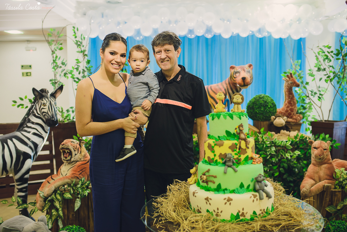 festa linda para o otávio, que completou 1 ano de vida, e comemorou com amigos e familiares no cerimonial infantil em jardim da penha, pirlim pim lim, fotografia de tássila costa fotografia, festa de menino com o tema safari, festa dos sonho