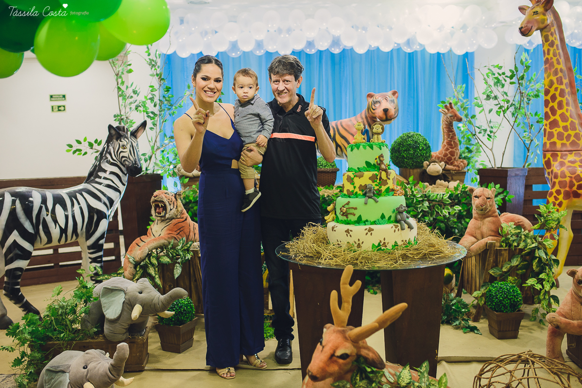 festa linda para o otávio, que completou 1 ano de vida, e comemorou com amigos e familiares no cerimonial infantil em jardim da penha, pirlim pim lim, fotografia de tássila costa fotografia, festa de menino com o tema safari, festa dos sonho