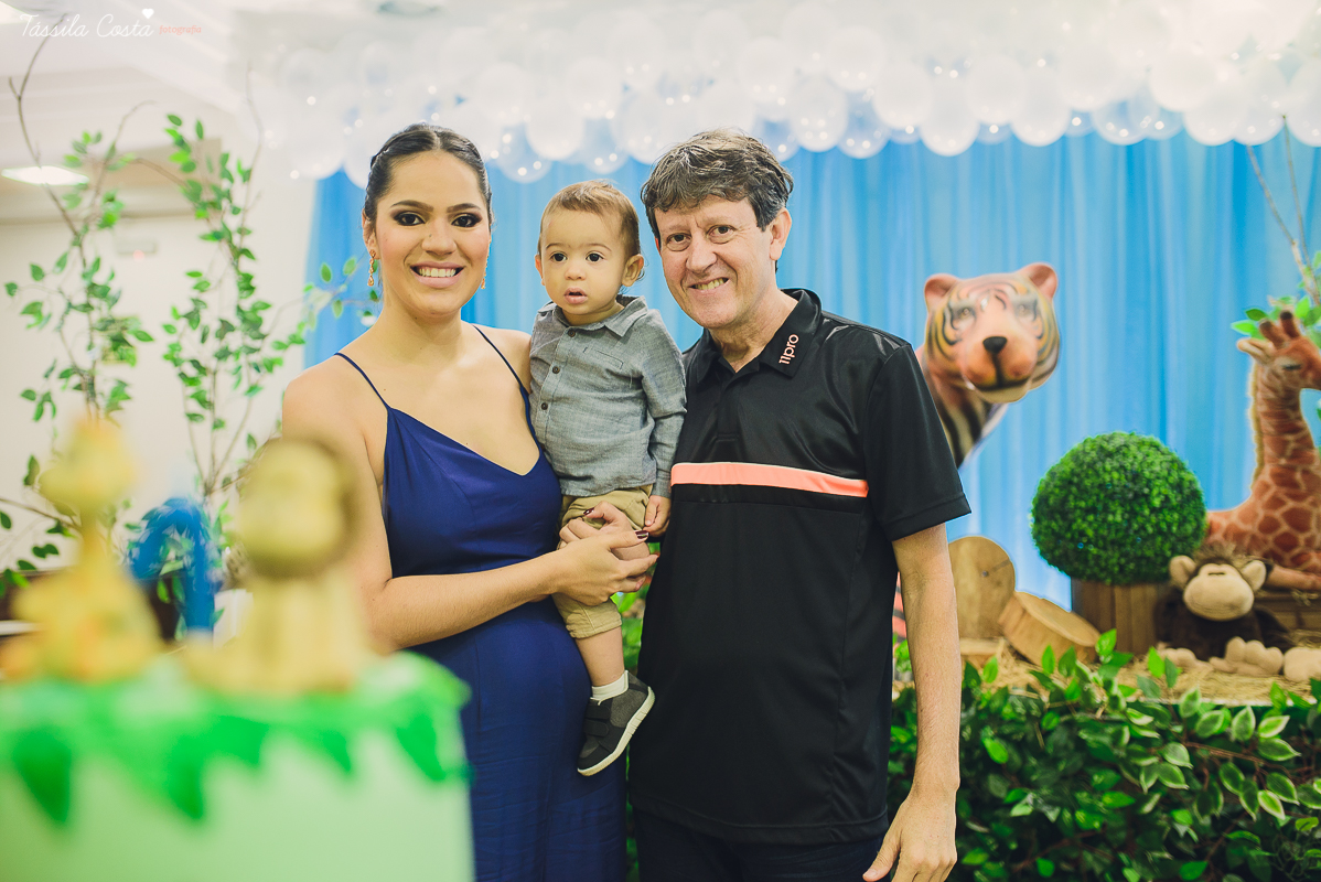 festa linda para o otávio, que completou 1 ano de vida, e comemorou com amigos e familiares no cerimonial infantil em jardim da penha, pirlim pim lim, fotografia de tássila costa fotografia, festa de menino com o tema safari, festa dos sonho