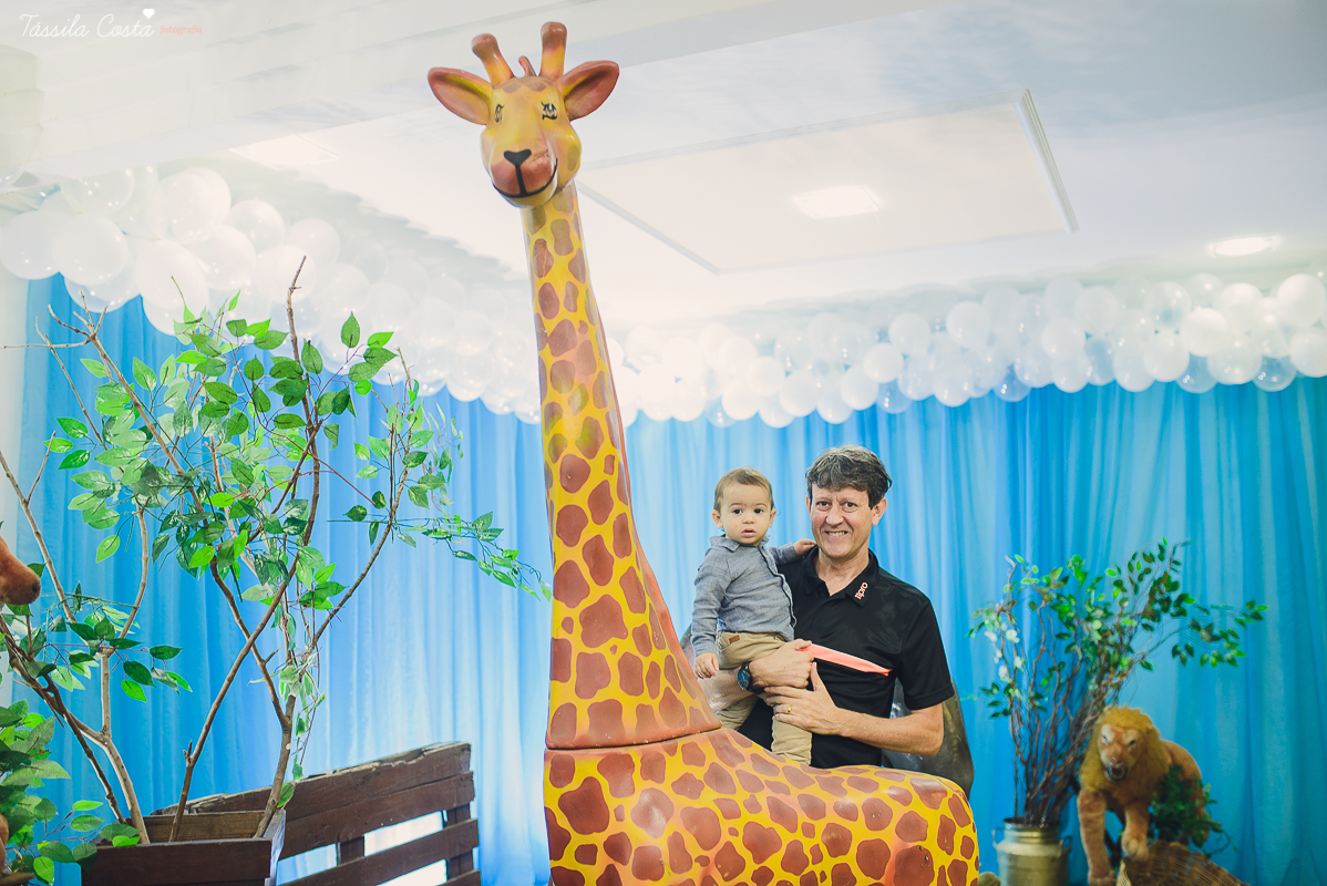 festa linda para o otávio, que completou 1 ano de vida, e comemorou com amigos e familiares no cerimonial infantil em jardim da penha, pirlim pim lim, fotografia de tássila costa fotografia, festa de menino com o tema safari, festa dos sonho