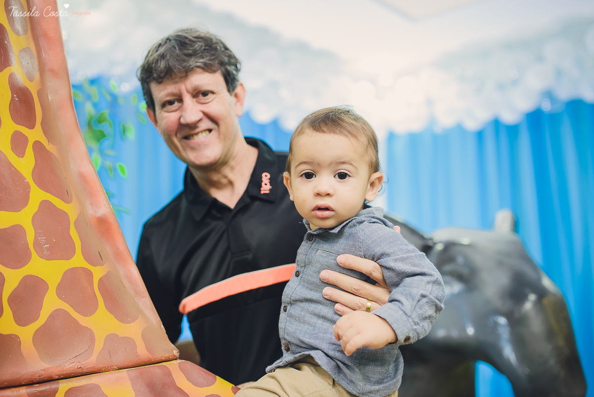 festa linda para o otávio, que completou 1 ano de vida, e comemorou com amigos e familiares no cerimonial infantil em jardim da penha, pirlim pim lim, fotografia de tássila costa fotografia, festa de menino com o tema safari, festa dos sonho