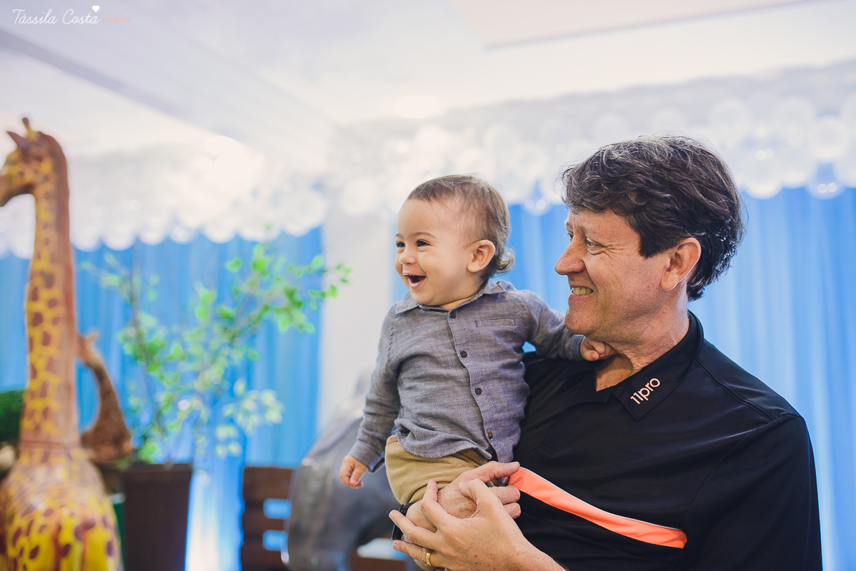 festa linda para o otávio, que completou 1 ano de vida, e comemorou com amigos e familiares no cerimonial infantil em jardim da penha, pirlim pim lim, fotografia de tássila costa fotografia, festa de menino com o tema safari, festa dos sonho