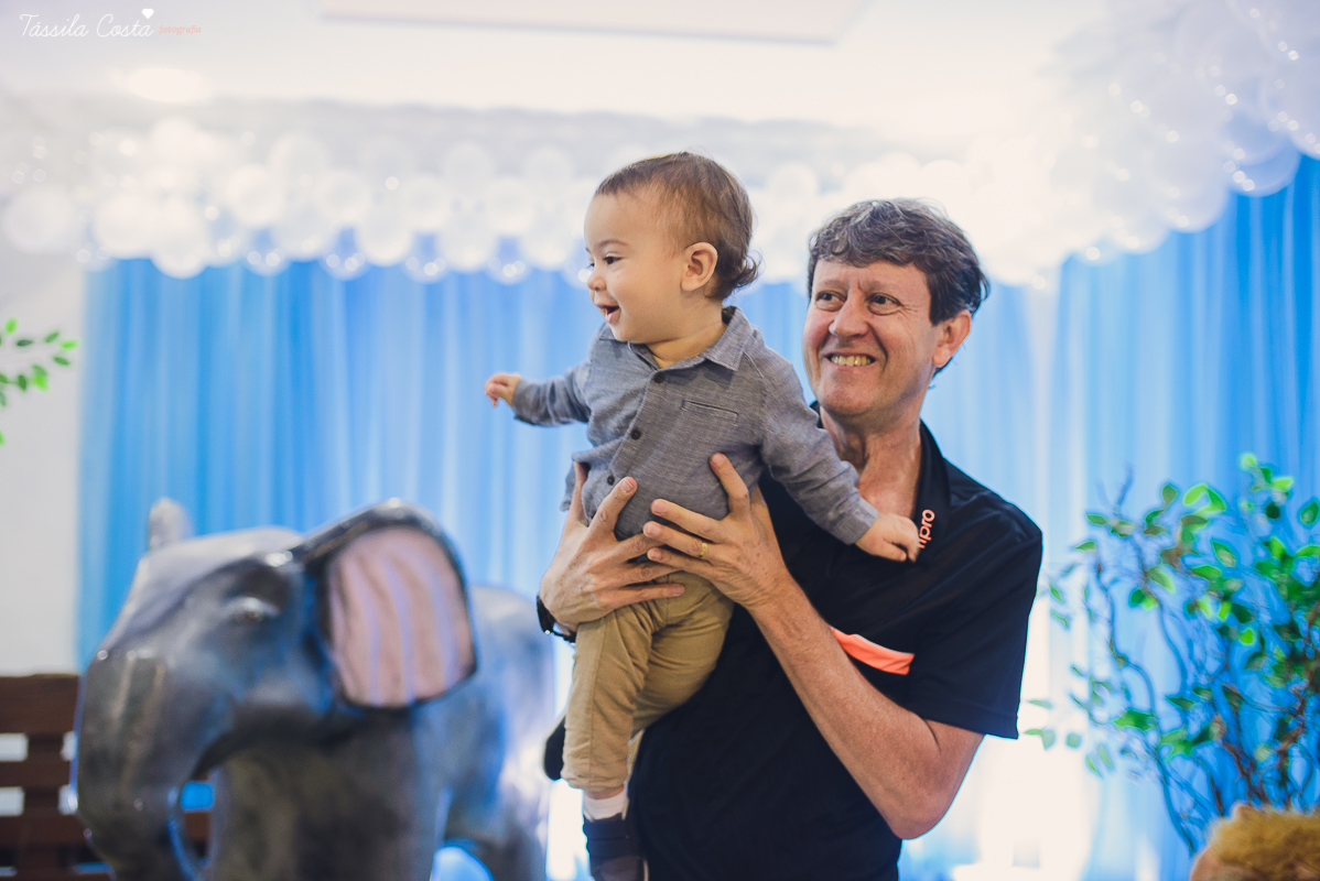 festa linda para o otávio, que completou 1 ano de vida, e comemorou com amigos e familiares no cerimonial infantil em jardim da penha, pirlim pim lim, fotografia de tássila costa fotografia, festa de menino com o tema safari, festa dos sonho