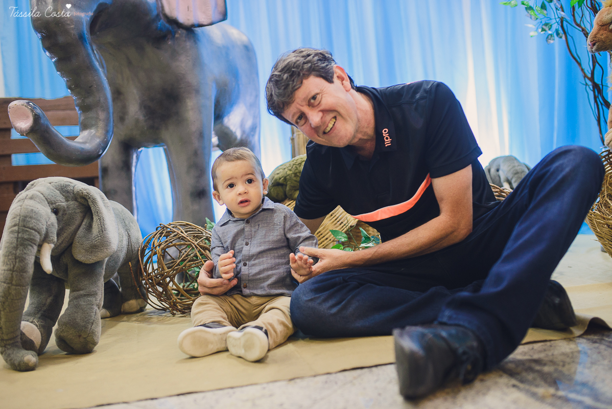 festa linda para o otávio, que completou 1 ano de vida, e comemorou com amigos e familiares no cerimonial infantil em jardim da penha, pirlim pim lim, fotografia de tássila costa fotografia, festa de menino com o tema safari, festa dos sonho