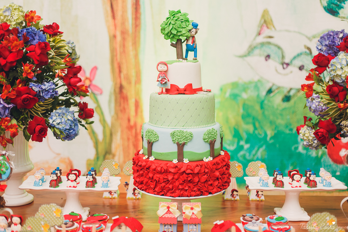 aniversário de menina, no tema chapeuzinho vermelho, festa de 1 ano no cerimonial Tironi Bambini, Vitória ES, Tássila Costa fotografia, fotógrafo de festa infantil em Vitória ES, fotos lindas de aniversário, álbum de aniversário infantil