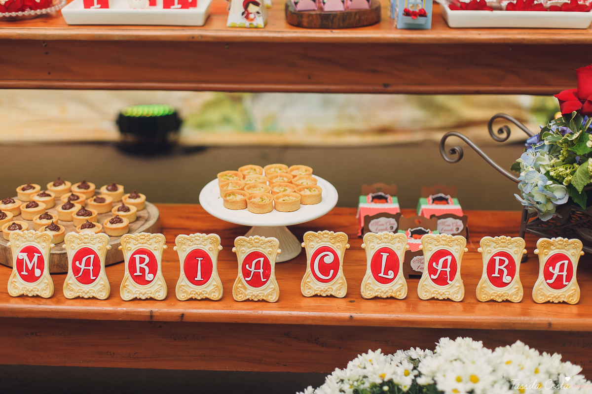 aniversário de menina, no tema chapeuzinho vermelho, festa de 1 ano no cerimonial Tironi Bambini, Vitória ES, Tássila Costa fotografia, fotógrafo de festa infantil em Vitória ES, fotos lindas de aniversário, álbum de aniversário infantil