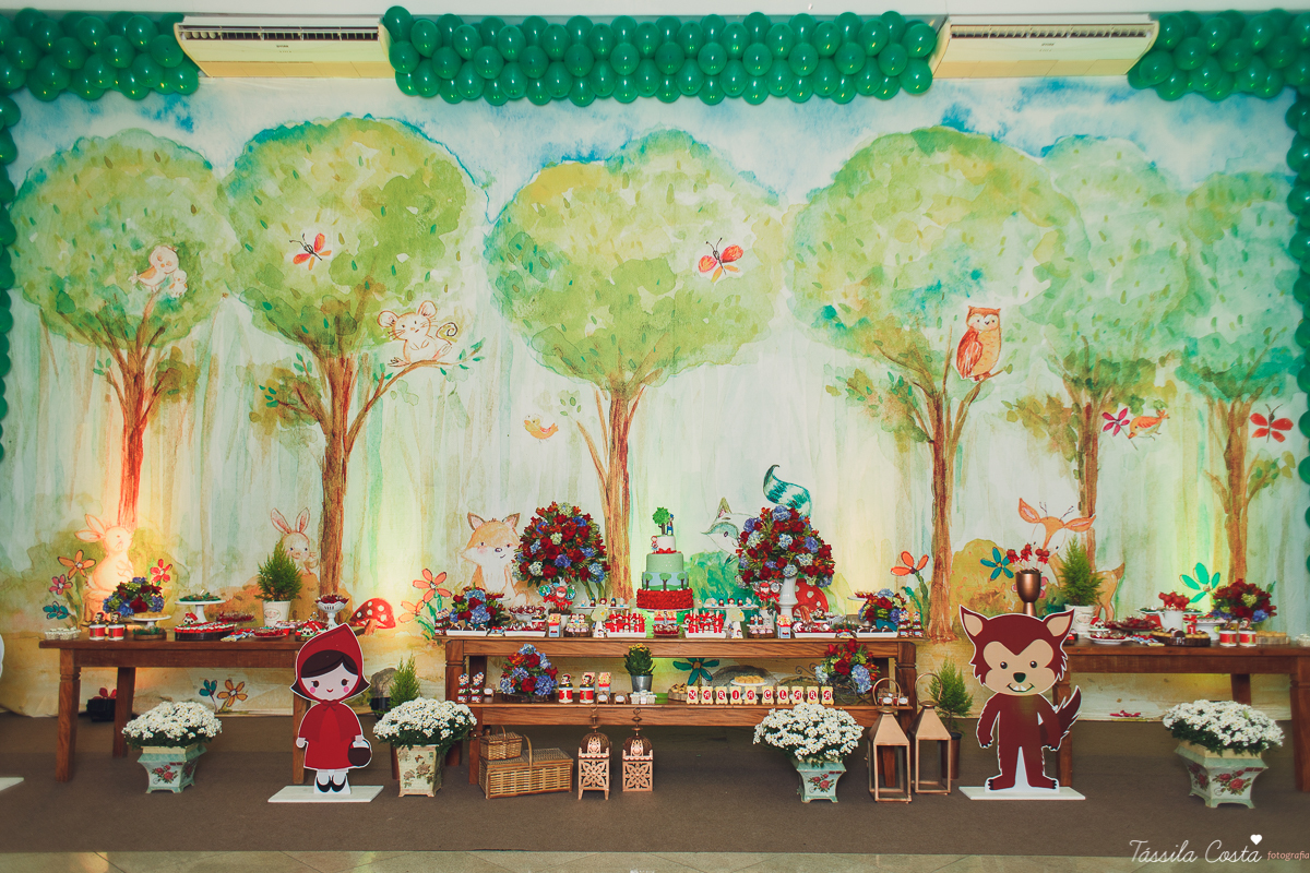 aniversário de menina, no tema chapeuzinho vermelho, festa de 1 ano no cerimonial Tironi Bambini, Vitória ES, Tássila Costa fotografia, fotógrafo de festa infantil em Vitória ES, fotos lindas de aniversário, álbum de aniversário infantil