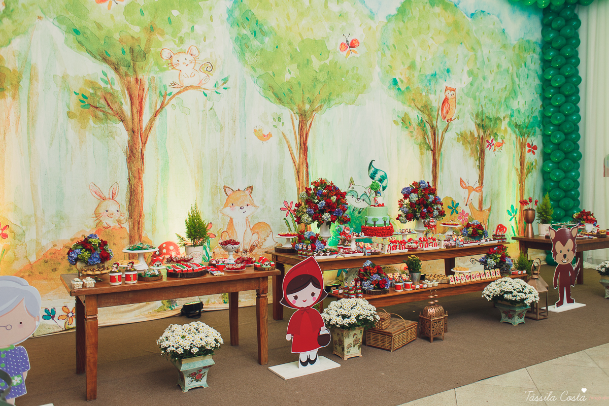 aniversário de menina, no tema chapeuzinho vermelho, festa de 1 ano no cerimonial Tironi Bambini, Vitória ES, Tássila Costa fotografia, fotógrafo de festa infantil em Vitória ES, fotos lindas de aniversário, álbum de aniversário infantil