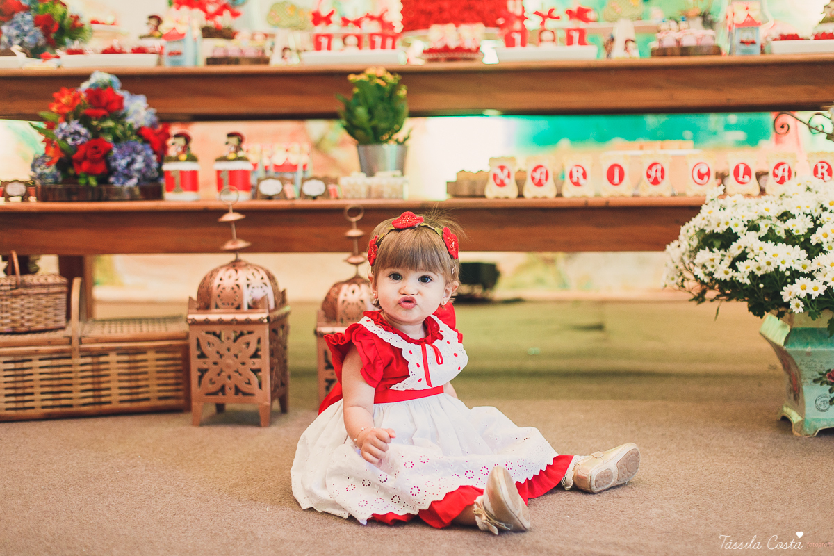 aniversário de menina, no tema chapeuzinho vermelho, festa de 1 ano no cerimonial Tironi Bambini, Vitória ES, Tássila Costa fotografia, fotógrafo de festa infantil em Vitória ES, fotos lindas de aniversário, álbum de aniversário infantil