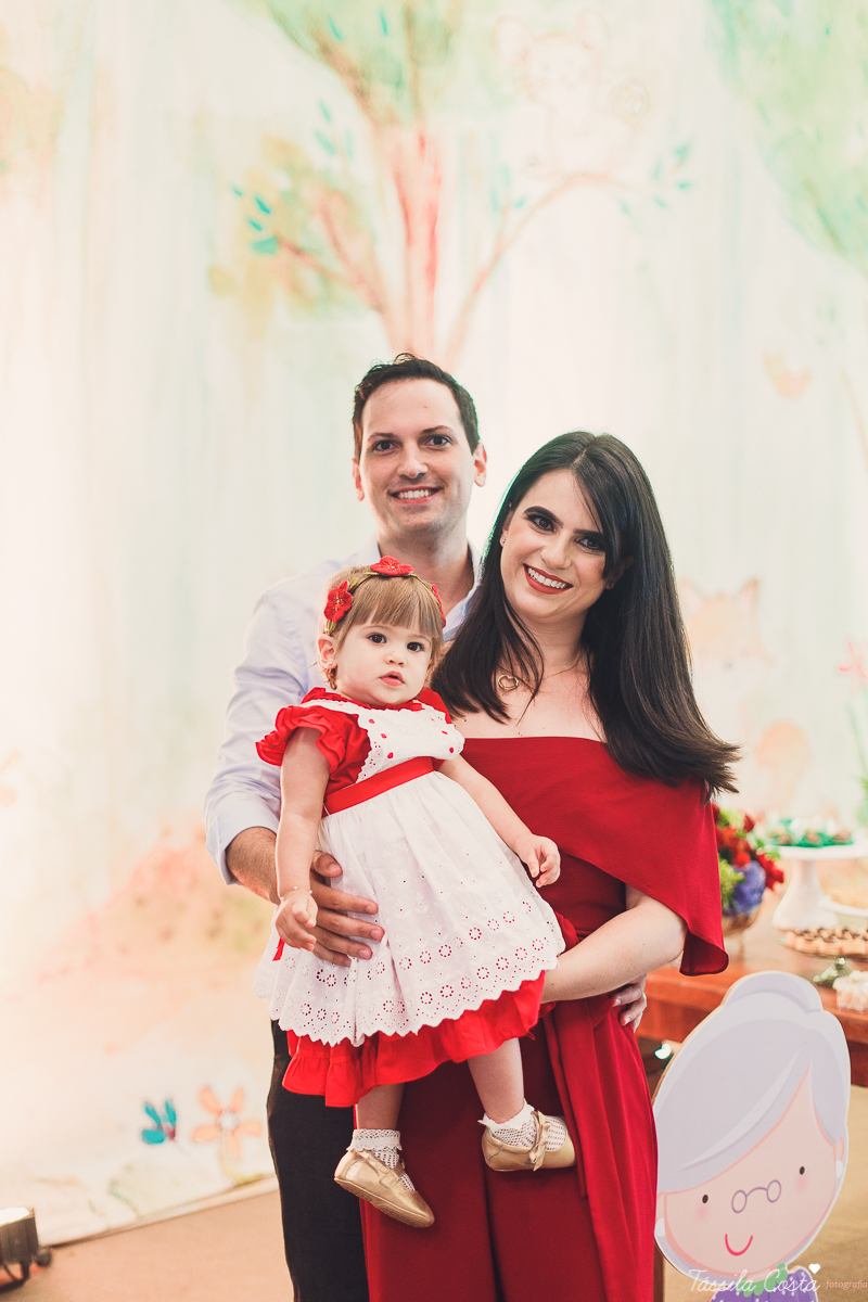 aniversário de menina, no tema chapeuzinho vermelho, festa de 1 ano no cerimonial Tironi Bambini, Vitória ES, Tássila Costa fotografia, fotógrafo de festa infantil em Vitória ES, fotos lindas de aniversário, álbum de aniversário infantil