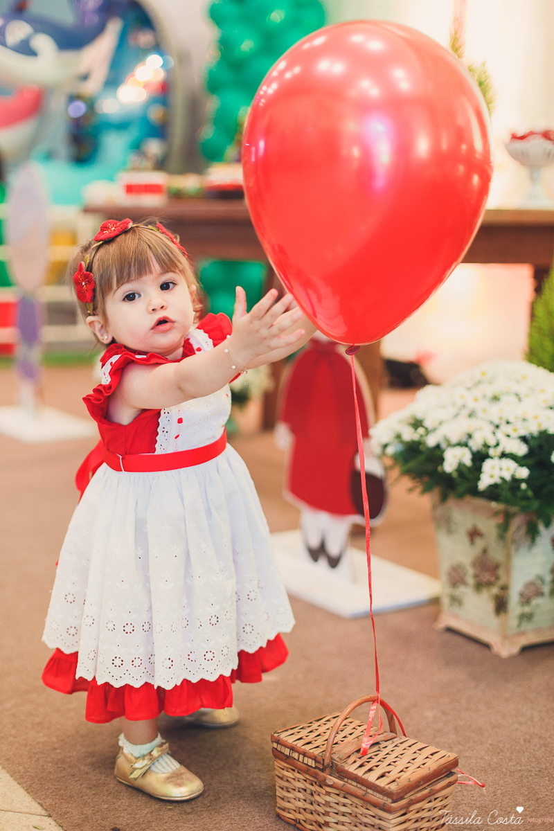 aniversário de menina, no tema chapeuzinho vermelho, festa de 1 ano no cerimonial Tironi Bambini, Vitória ES, Tássila Costa fotografia, fotógrafo de festa infantil em Vitória ES, fotos lindas de aniversário, álbum de aniversário infantil
