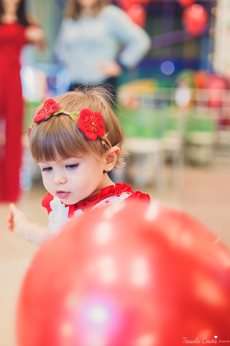 aniversário de menina, no tema chapeuzinho vermelho, festa de 1 ano no cerimonial Tironi Bambini, Vitória ES, Tássila Costa fotografia, fotógrafo de festa infantil em Vitória ES, fotos lindas de aniversário, álbum de aniversário infantil
