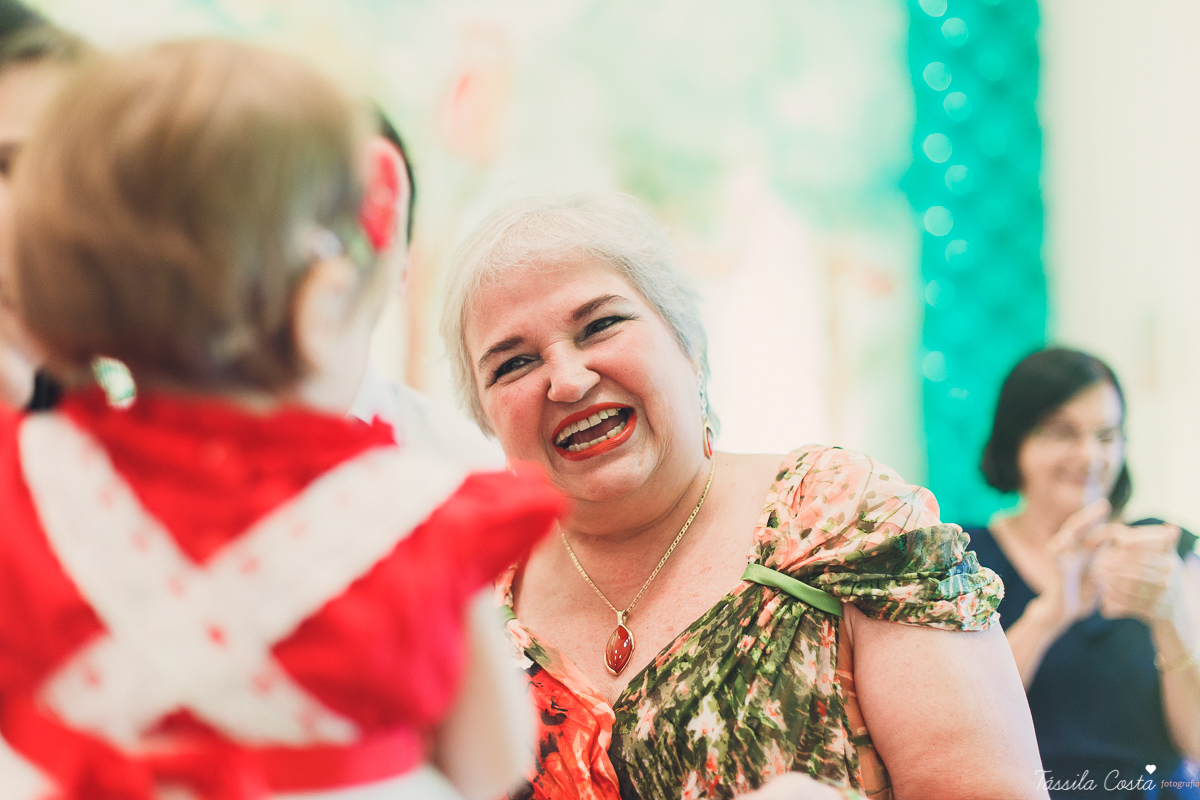 aniversário de menina, no tema chapeuzinho vermelho, festa de 1 ano no cerimonial Tironi Bambini, Vitória ES, Tássila Costa fotografia, fotógrafo de festa infantil em Vitória ES, fotos lindas de aniversário, álbum de aniversário infantil
