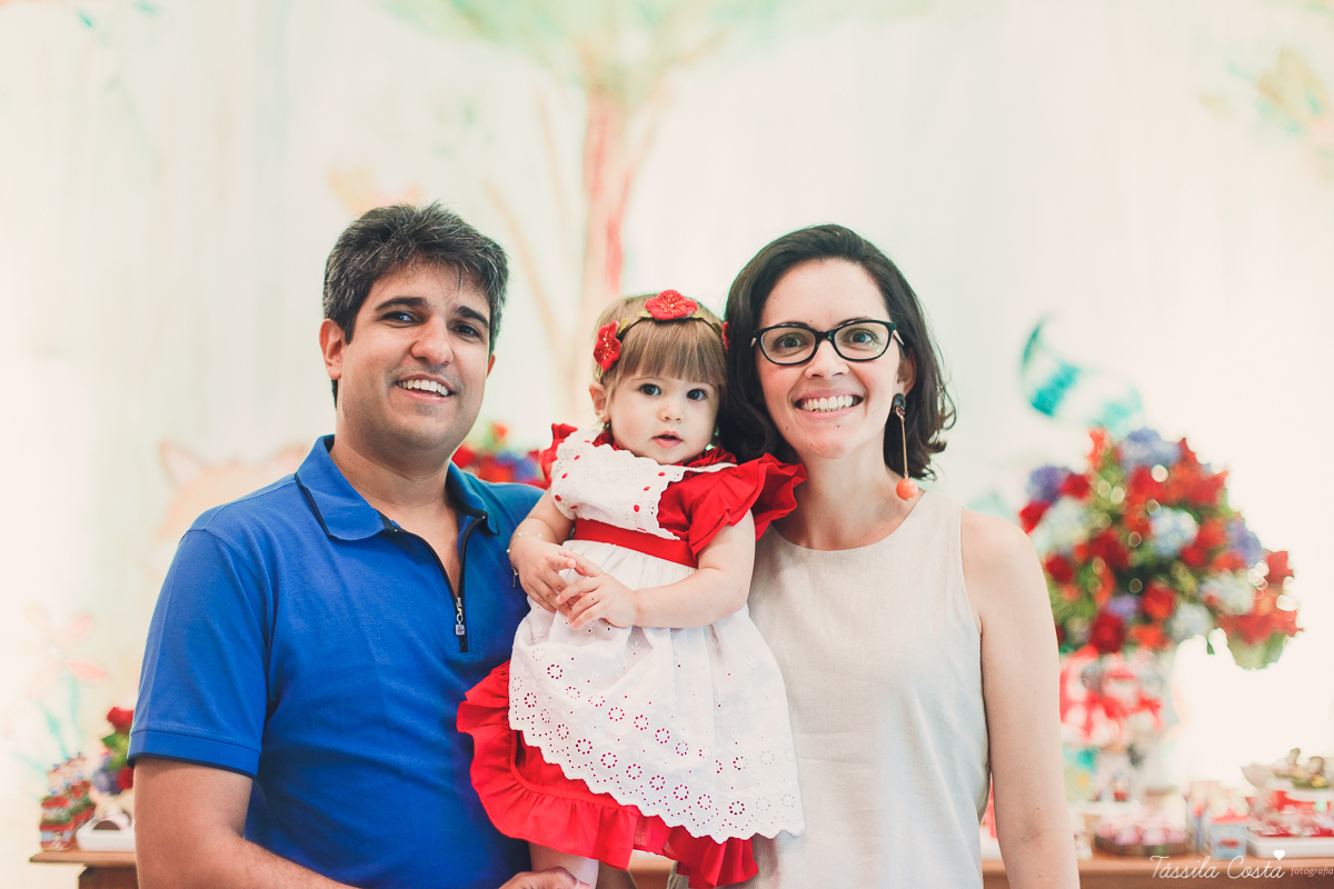 aniversário de menina, no tema chapeuzinho vermelho, festa de 1 ano no cerimonial Tironi Bambini, Vitória ES, Tássila Costa fotografia, fotógrafo de festa infantil em Vitória ES, fotos lindas de aniversário, álbum de aniversário infantil