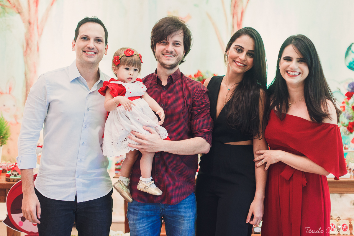 aniversário de menina, no tema chapeuzinho vermelho, festa de 1 ano no cerimonial Tironi Bambini, Vitória ES, Tássila Costa fotografia, fotógrafo de festa infantil em Vitória ES, fotos lindas de aniversário, álbum de aniversário infantil