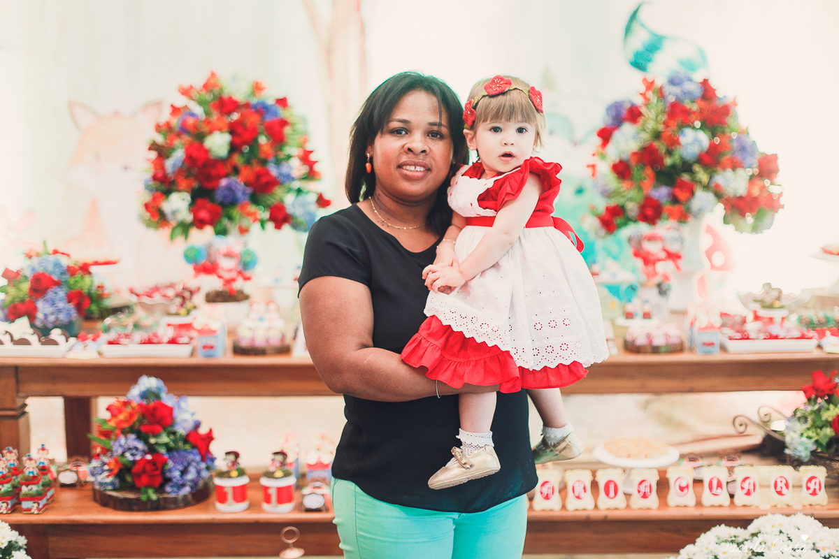 aniversário de menina, no tema chapeuzinho vermelho, festa de 1 ano no cerimonial Tironi Bambini, Vitória ES, Tássila Costa fotografia, fotógrafo de festa infantil em Vitória ES, fotos lindas de aniversário, álbum de aniversário infantil