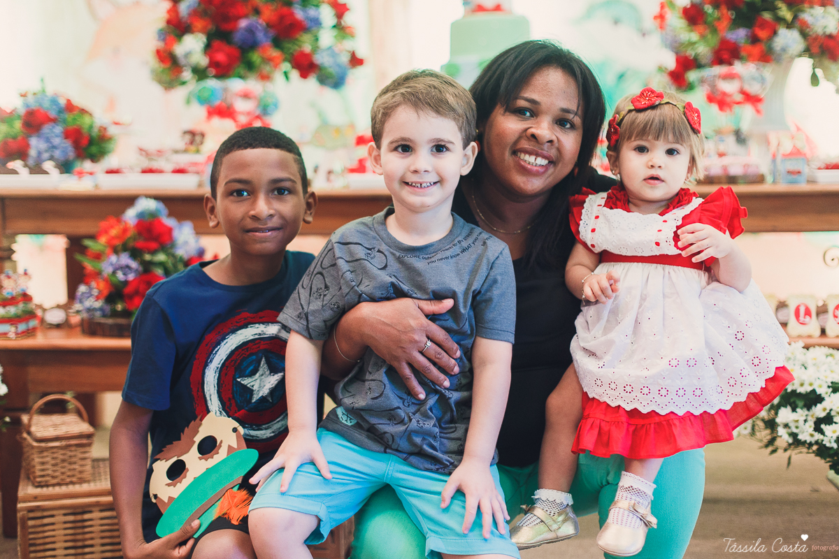 aniversário de menina, no tema chapeuzinho vermelho, festa de 1 ano no cerimonial Tironi Bambini, Vitória ES, Tássila Costa fotografia, fotógrafo de festa infantil em Vitória ES, fotos lindas de aniversário, álbum de aniversário infantil