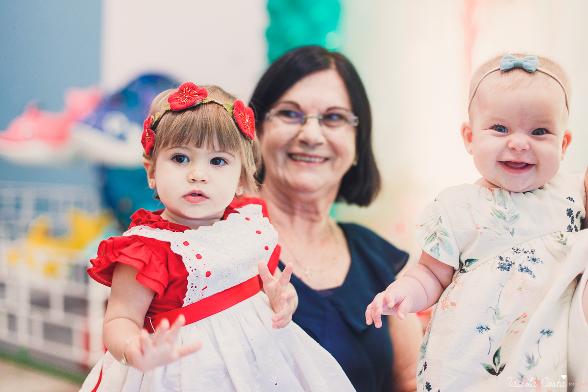 aniversário de menina, no tema chapeuzinho vermelho, festa de 1 ano no cerimonial Tironi Bambini, Vitória ES, Tássila Costa fotografia, fotógrafo de festa infantil em Vitória ES, fotos lindas de aniversário, álbum de aniversário infantil