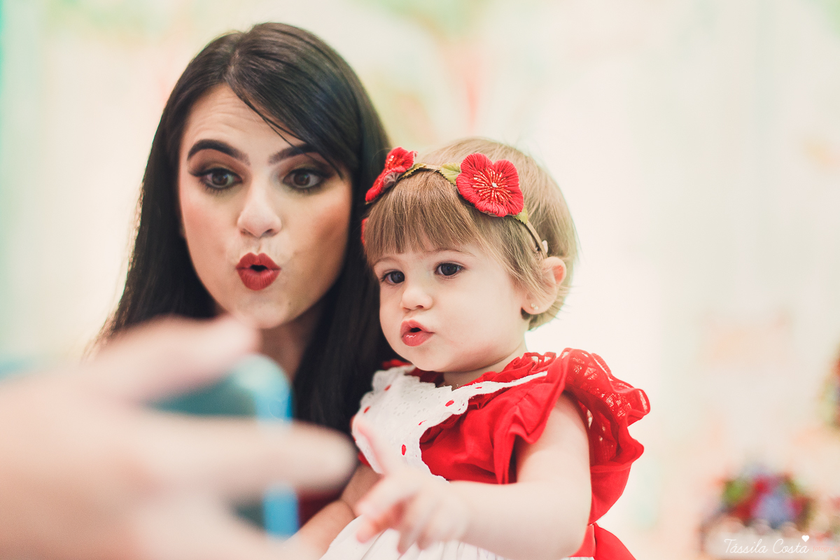 aniversário de menina, no tema chapeuzinho vermelho, festa de 1 ano no cerimonial Tironi Bambini, Vitória ES, Tássila Costa fotografia, fotógrafo de festa infantil em Vitória ES, fotos lindas de aniversário, álbum de aniversário infantil