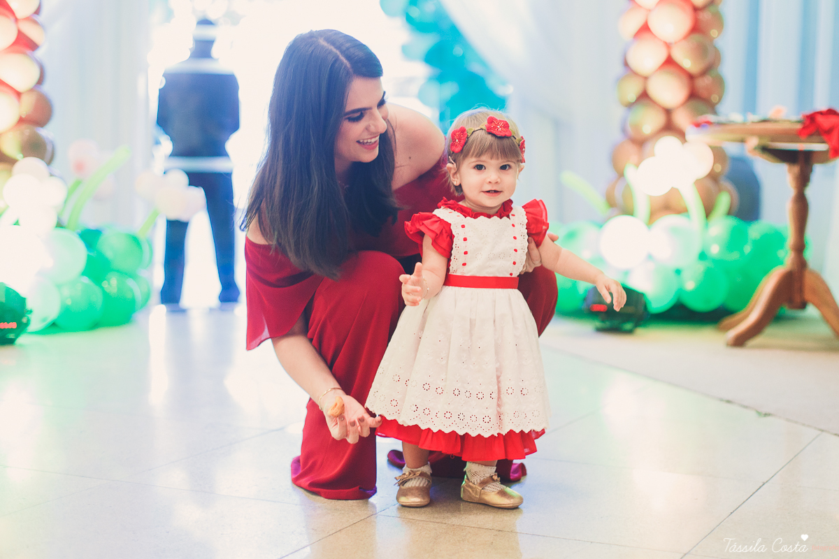 aniversário de menina, no tema chapeuzinho vermelho, festa de 1 ano no cerimonial Tironi Bambini, Vitória ES, Tássila Costa fotografia, fotógrafo de festa infantil em Vitória ES, fotos lindas de aniversário, álbum de aniversário infantil
