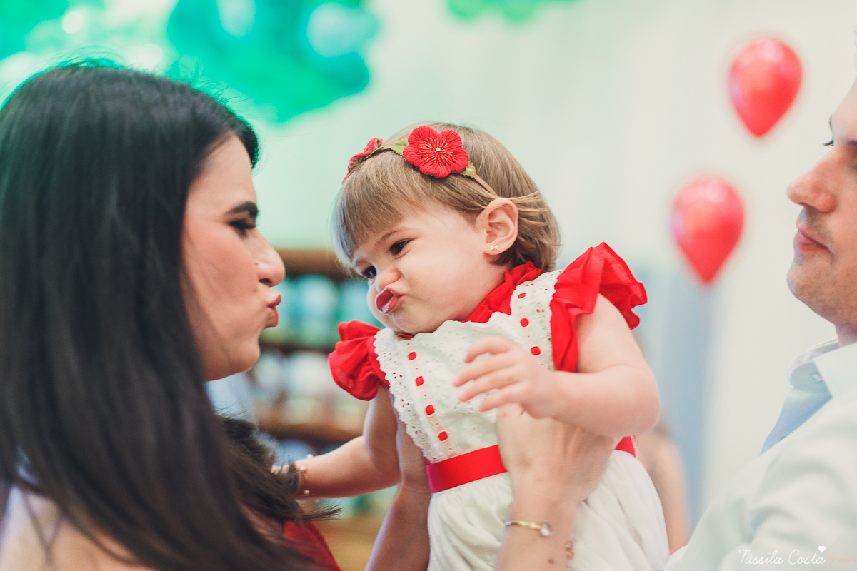 aniversário de menina, no tema chapeuzinho vermelho, festa de 1 ano no cerimonial Tironi Bambini, Vitória ES, Tássila Costa fotografia, fotógrafo de festa infantil em Vitória ES, fotos lindas de aniversário, álbum de aniversário infantil