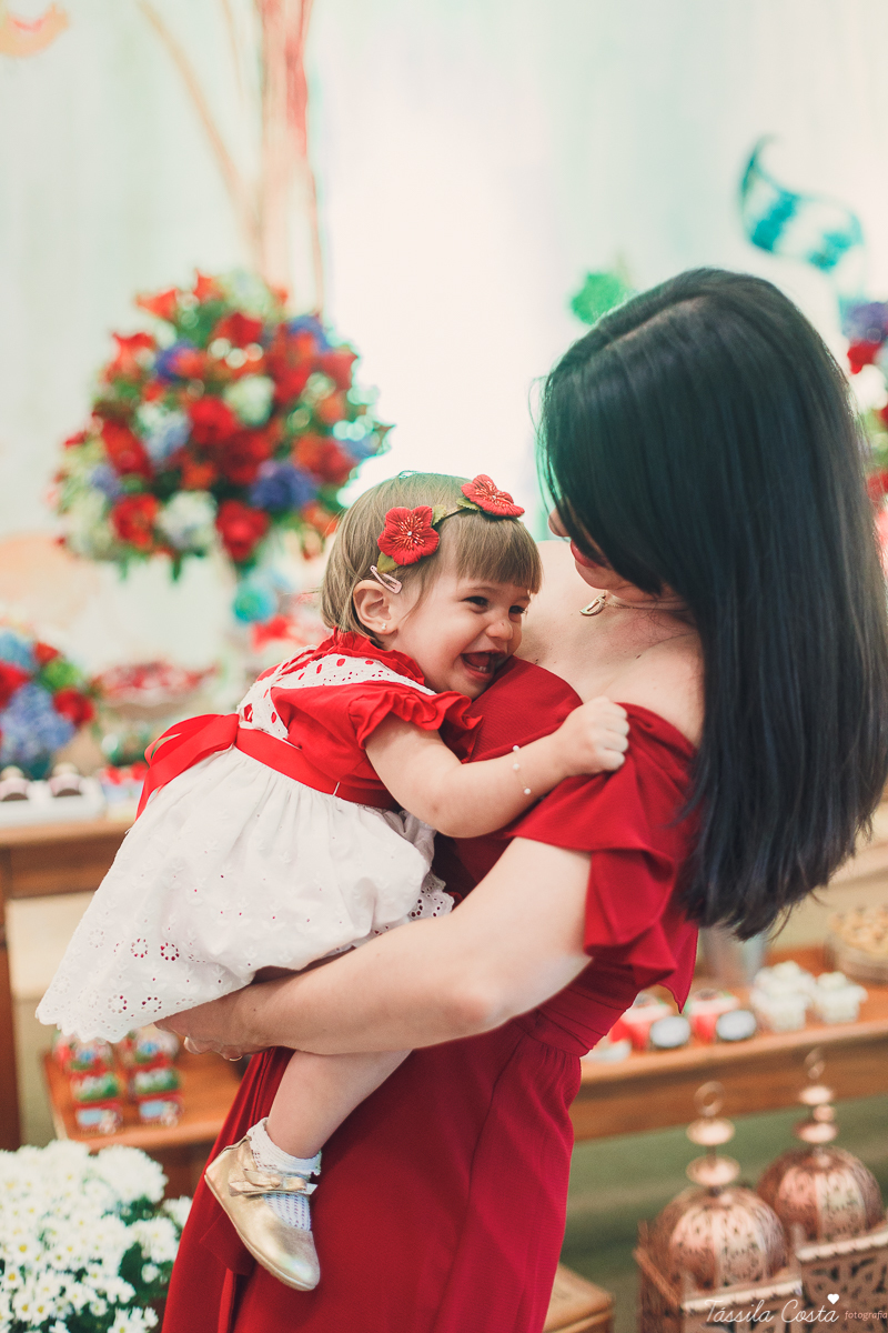 aniversário de menina, no tema chapeuzinho vermelho, festa de 1 ano no cerimonial Tironi Bambini, Vitória ES, Tássila Costa fotografia, fotógrafo de festa infantil em Vitória ES, fotos lindas de aniversário, álbum de aniversário infantil