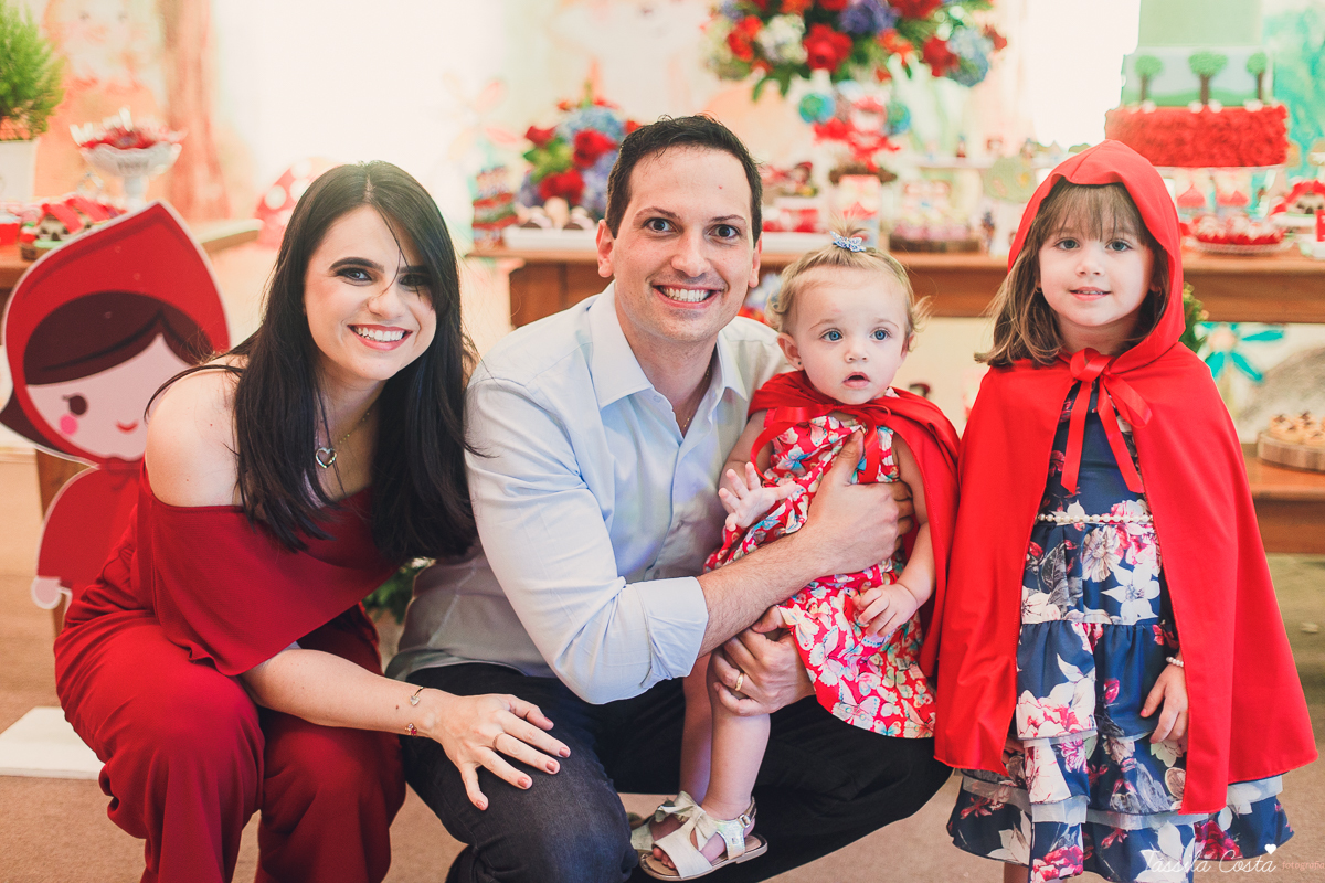 aniversário de menina, no tema chapeuzinho vermelho, festa de 1 ano no cerimonial Tironi Bambini, Vitória ES, Tássila Costa fotografia, fotógrafo de festa infantil em Vitória ES, fotos lindas de aniversário, álbum de aniversário infantil