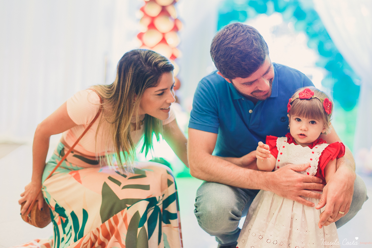 aniversário de menina, no tema chapeuzinho vermelho, festa de 1 ano no cerimonial Tironi Bambini, Vitória ES, Tássila Costa fotografia, fotógrafo de festa infantil em Vitória ES, fotos lindas de aniversário, álbum de aniversário infantil