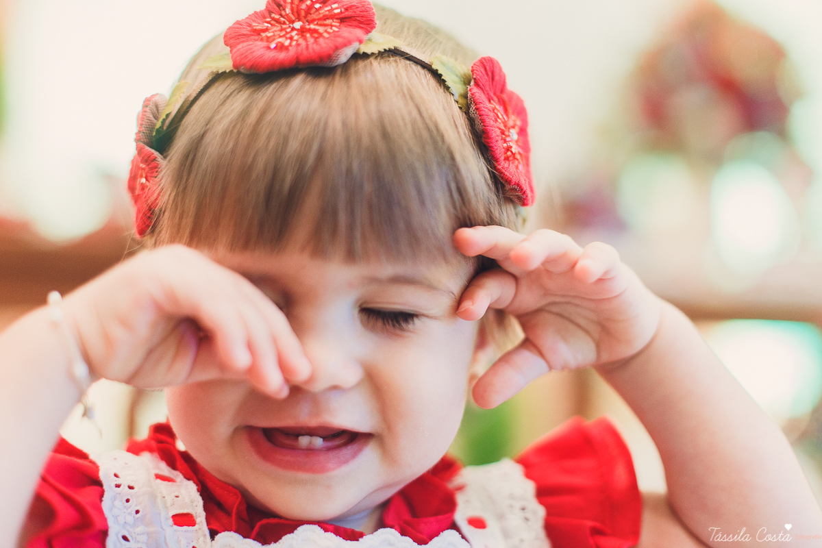 aniversário de menina, no tema chapeuzinho vermelho, festa de 1 ano no cerimonial Tironi Bambini, Vitória ES, Tássila Costa fotografia, fotógrafo de festa infantil em Vitória ES, fotos lindas de aniversário, álbum de aniversário infantil