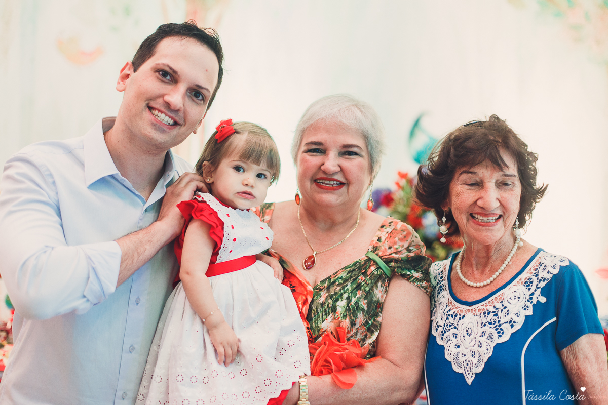 aniversário de menina, no tema chapeuzinho vermelho, festa de 1 ano no cerimonial Tironi Bambini, Vitória ES, Tássila Costa fotografia, fotógrafo de festa infantil em Vitória ES, fotos lindas de aniversário, álbum de aniversário infantil